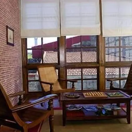 Pazo Almuzara מלון 3*